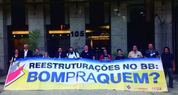  No Rio, o Sindicato realizou manifestação contra o desmonte do BB, como parte da atividade nacional. Dirigentes sindicais percorreram as dependências do Sedan