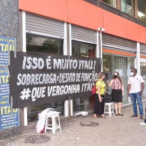 Manifestação contra demissões e assédio no Itaú