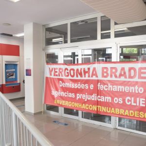 Manifestação contra fechamento d agências do Bradesco