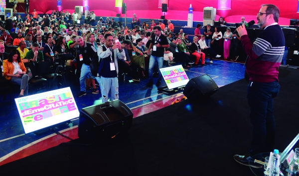 José Ferreira durante a Conferência Nacional: campanha deste ano tem temas fundamentais, como saúde e condições de trabalho, impactos da IA e eleições 2026 no Brasil