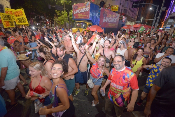 O Bloco dos Banc&aacute;rios desfila na sexta-feira, dia 13. Confira a lista completa do carnaval de rua e divirta-se