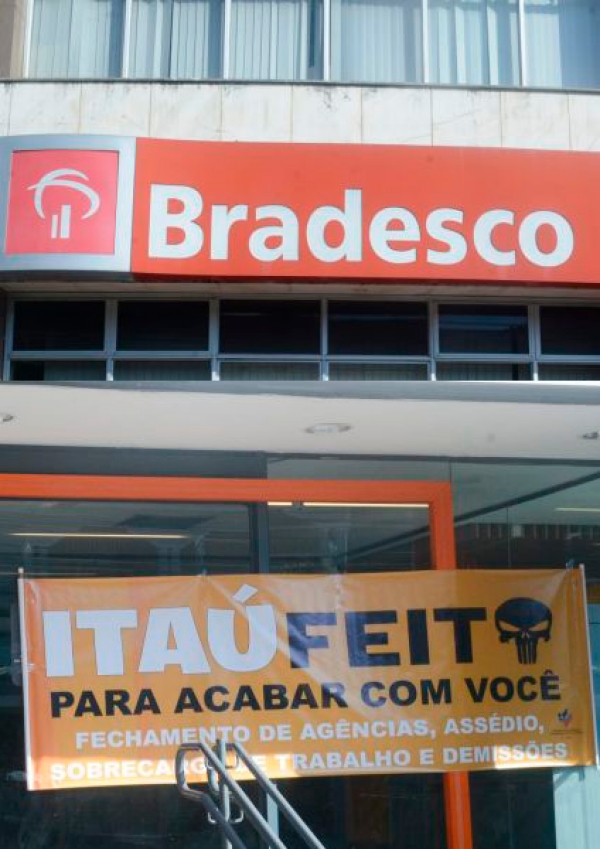 Banc&aacute;rios do Rio participam de Dia Nacional de Luta no Ita&uacute; e Bradesco