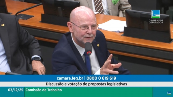 O relator do PL, deputado Bohn Gass (PT/RS). Print de vídeo da sessão de aprovação do projeto.