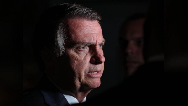 Bolsonaro está em prisão domiciliar, aguardando julgamento do STF 