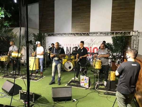 O Grupo Molejo fez um show dedicado ao Dia do Bancário (28 de agosto), realizado na sexta-feira, 4 de setembro. O evento foi uma homenagem do Sindicato à categoria