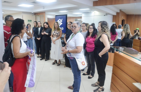 Diretoras do Sindicato e da Federa-RJ em visita &agrave;s banc&aacute;rias das ag&ecirc;ncias de Copacabana. Foto: Nando Neves.