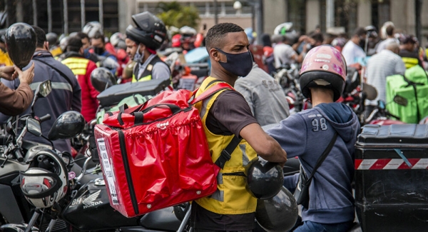 Entregadores de aplicativos cruzaram os braços contra a superexploração das empresas, que se quer oferecem aos trabalhadores equipamentos de prevenção à Covid-19, como máscaras e alccol gel