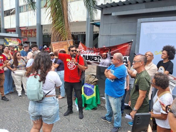 Ato em defesa do mandato do deputado federal Glauber Braga (PSOL-RJ) e contra o autoritarismo do presidente da C&acirc;mara dos Deputados Hugo Motta (Republicanos-PB) acontece no Largo da Carioca, Centro do Rio