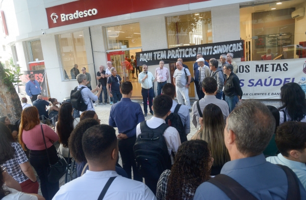 Além da ação judicial, o Sindicato promoveu protestos contra o ataque aos representantes eleitos pela categoria bancária. Foto: Nando Neves.