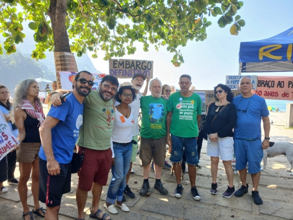 Dirigentes sindicais bancários participam de ato, na Urca,contra Projeto de Lei que afrouxa regras ambientais. Manifestações vão continuar na cidade nesta semana. 