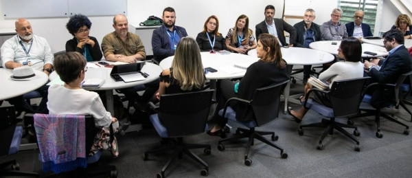 Representantes dos empregados em negociação com o banco. Foto: Augusto Coelho