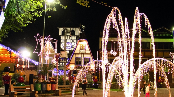 Campos do Jordão já tem enfeites natalinos