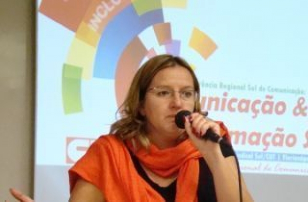 Rosane Bertotti Rosane Bertotti é agricultora familiar e formada em Ciência Sociais pela Universidade Federal de Santa Catarina e Secretária Nacional de Formação da CUT