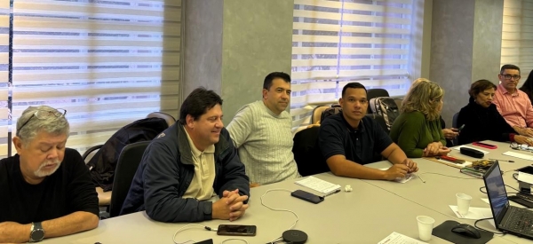 Representantes do GT Saúde cobraram do Itaú respeito aos bancários que adoecem, em função da própria gestão de metas do banco. Edelson Figueiredo (segundo, à esquerda) participou da negociação 