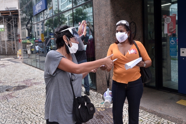 A diretora do Sindicato e membro da COE, Marlene Miranda, disse que o movimento sindical não descarta novos protestos na defesa do emprego dos bancários no Mercantil