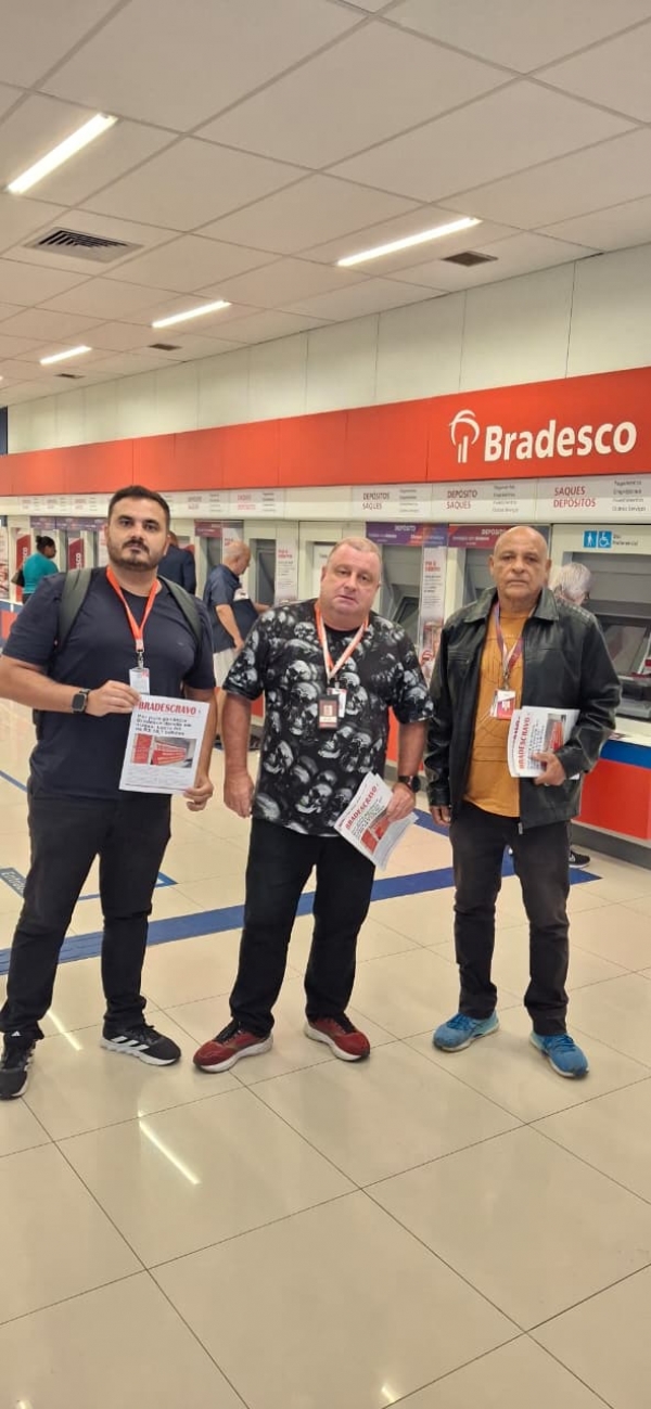 Os diretores do Sindicato, Herbert Corr&ecirc;a, S&eacute;rgio Menezes e Arlensen Tadeu conversaram com os banc&aacute;rios e banc&aacute;rias, condenando as dispensas injustific&aacute;veis, j&aacute; que o Bradesco vem aumentando seus lucros.
