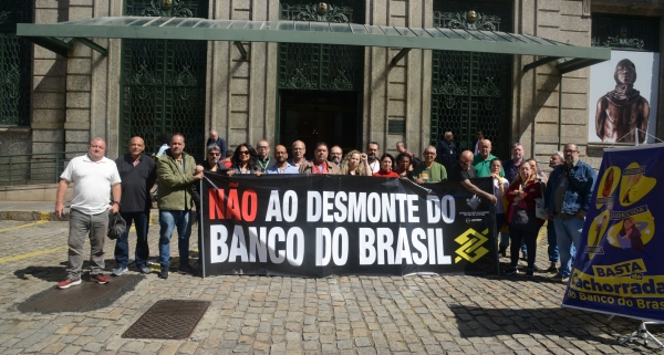 Diretores do Sindicato dos Bancários do Rio protestaram contra os ataques da direção do BB aos direitos do funcionalismo. A atividade aconteceu em frente ao Centro Cultural Banco do Brasil (CCBB)