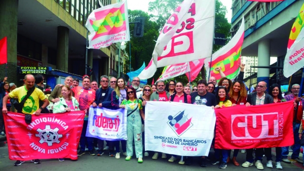 Dirigentes sindicais bancários nos protestos do Grito dos Excluídos, no Centro do Rio: defesa da democracia, da soberania e por um Brasil justo