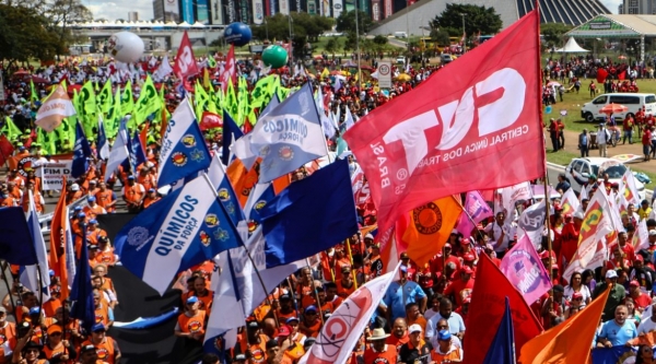 Trabalhadores e trabalhadoras de todo o Brasil v&atilde;o &agrave; Bras&iacute;lia para pressionar o Congresso Nacional a aprovar o fim da escala 6x1 e outras pautas dos direitos dos trabalhadores 