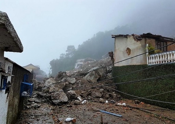 Temporal causou enchentes e deslizamentos que destruíram grande parte da cidade serrana.