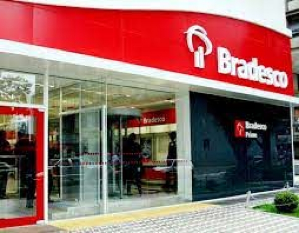 Bradesco rasga a lei e demite bancário doente e em licença-médica