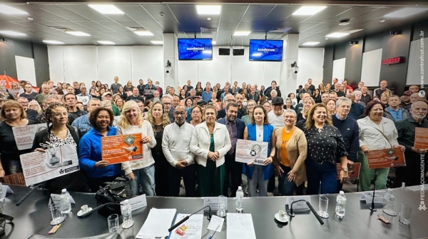 Aposentados do Itaú se mobilizam por um plano de saúde digno. Foto cedida pela Contraf-CUT.