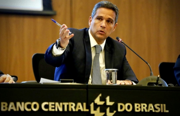 JUROS ALTOS PARA QUEM? – A gestão do presidente do BC, Roberto Campos Neto, é criticada por manter os juros nas alturas