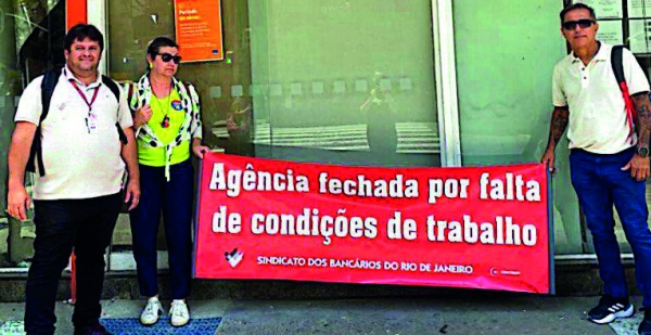  Edelson Figueiredo, Maria Izabel e Laércio Pereira visitaram a agência do Itaú Copacabana e encontraram a unidade em obras e com muita poeira.