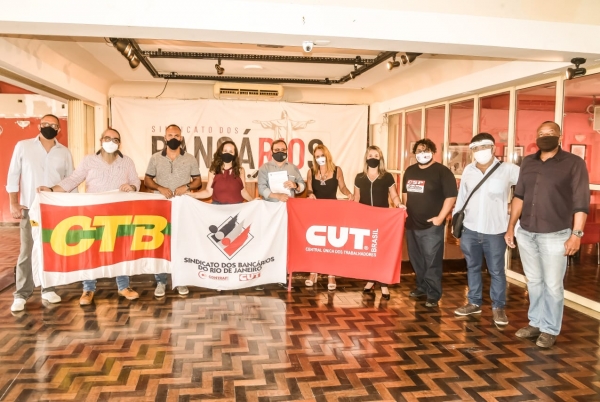  As forças políticas se unem em uma chapa única, encabeçada por José Ferreira (centro) e  Kátia Branco (blusa vinho), para fortalecer a unidade e a organização de luta da categoria.