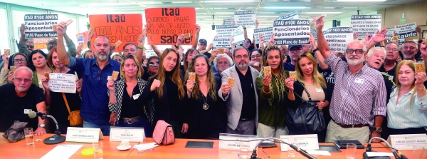 Aposentados do Itaú e dirigentes sindicais lotaram o auditório do 21º andar da Alerj, na audiência pública sobre o plano de saúde