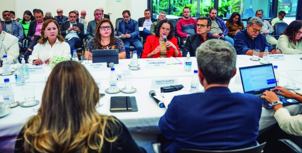 O Comando Nacional dos Bancários defende que as novas tecnologias, especialmente a  Inteligência Artificial, não sejam utilizadas para eliminar empregos, mas sim para garantir  jornadas menores, mais renda e melhor qualidade de vida para os trabalhadores.