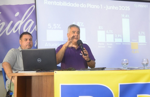 O diretor eleito da Previ, Wagner Nascimento, faz palestra durante o encontro. Foto: Nando Neves.