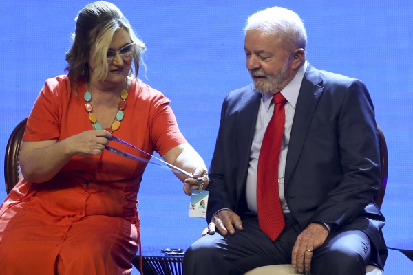 Rita Serrano e Lula: a presidenta da Caixa vinha sofrendo forte pressão de parlamentares do Centrão e do presidente da Câmara, Arthur Lira (PL-AL) para deixar o cargo e a maior força política do Congresso Nacional ocupar a vaga