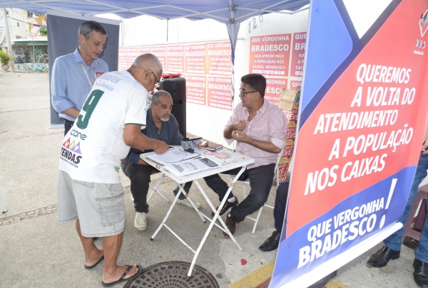 Atividades do Sindicato em defesa do direito dos clientes ao atendimento presencial no Bradesco marcaram o ano de 2022. O próximo passo será a denúncia ao MPE e ao Procon