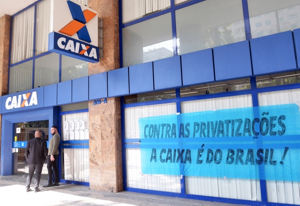 O Sindicato cobra a devida correção dos valores da PLR para os empregados da Caixa e mantém a mobilização em defesa dos empregados e dos bancos públicos