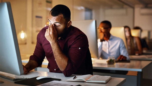 Doenças da mente relacionadas ao trabalho explodiram no Brasil: a categoria bancária está no topo do ranking dos adoecimentos, segundo dados do INSS