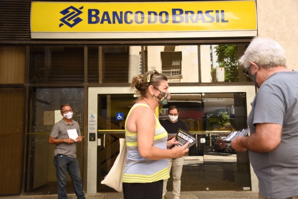 Diretora do Sindicato e da COE,  Izabel Menezes, no Dia de Luta do Banco do Brasil