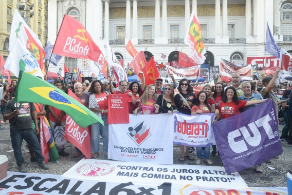 Dirigentes do Sindicato dos Bancários do Rio participaram do ato do 1⁰ de Maio, na Cinelândia, no Centro