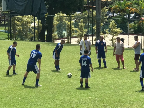 Real Amigos no aquecimento antes da vitória sobre o time do Sindicato