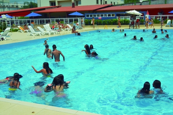 Se refrescar nas piscinas da Sede Campestre é uma alternativa para os bancários sindicalizados fugiram do estresse e do calor extremo 