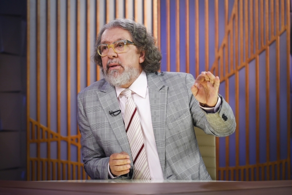 DEMOCRACIA EM PERIGO - Em entrevista ao jornalista Chico Pinheiro, o advogado criminalista Antônio Carlos de Almeida Castro, o Kakay, alerta sobre a importância do voto para senador e deputado federal para a garantia da democracia 