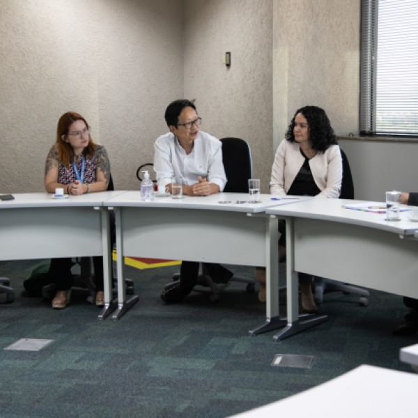 A coordenadora a CEE, Fabiana Uehara, o presidente de Fenae, Sérgio Takemoto e a presidenta da Contraf-CIUT, Juvandia Moreira