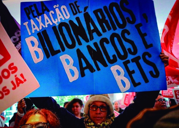 Movimentos populares defendem menos Imposto de  Renda para trabalhadores, a tributação de  bilionários e o  fim da escala 6×1 de trabalho