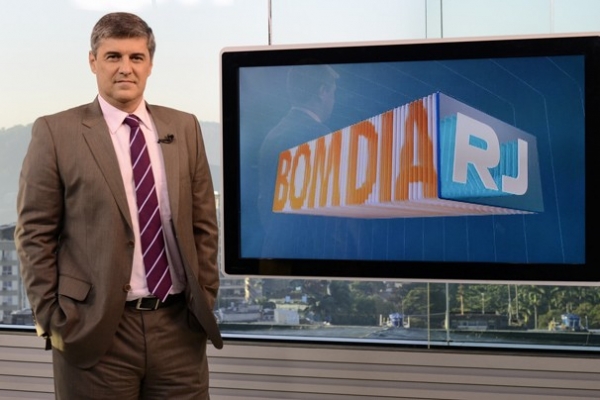 O jornalista Flávio Fachel, da TV Globo, recuou ao ler a Nota de Esclarecimento do Sindicato e reconheceu que a culpa das aglomerações na Caixa para o pagamento do auxílio emergencial é do Governo Bolsonaro