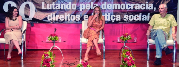 Debate reuniu a presidenta da Contraf-CUT, Juvandia Moreira,  a presidenta do Sindicato, Adriana Nalesso e o professor João Sicsú