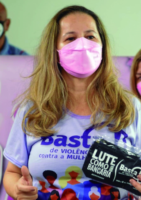 “O episódio na Caixa Econômica Federal não é um caso isolado. Há uma política de governo contra as mulheres, os negros, os LGBTQIA+, os pobres, os trabalhadores. Essa luta é de todos”.   Kátia Branco Vice-presidenta do Sindicato