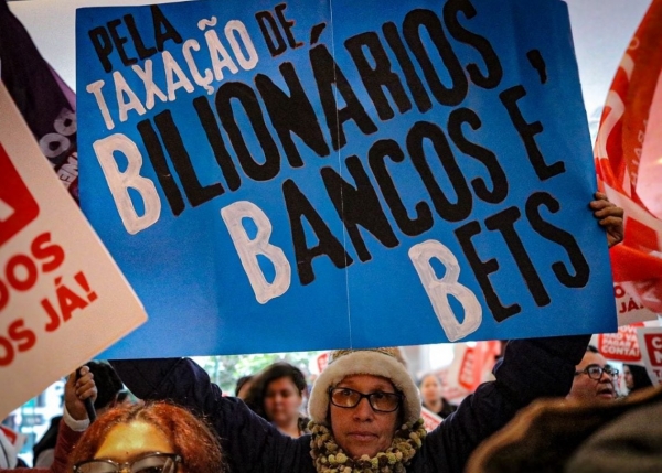 Movimentos populares defendem menos Imposto de Renda para trabalhadores, a tributação de bilionários e o fim da escala 6×1 de trabalho