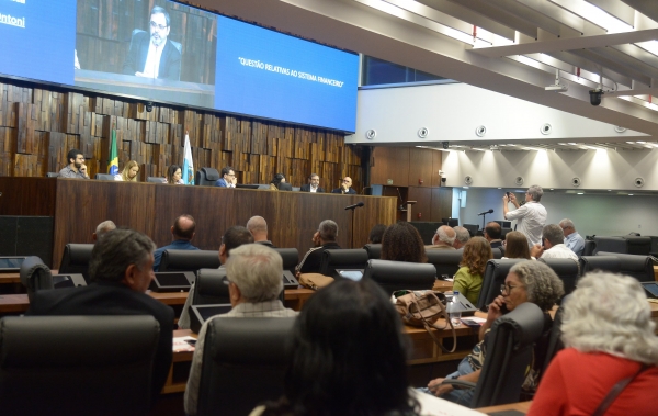 O debate na Audiência Pública na Alerj mostrou que os trabalhadores, a sociedade, o Congresso Nacional e assembleias legislativas precisam debater a regulação do sistema financeiro 
