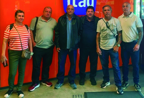 Diretores do Sindicato, em Madureira, durante a campanha em defesa dos empregos e condições de trabalho dos bancários e o direito dos clientes do atendimento no caixa presencial 