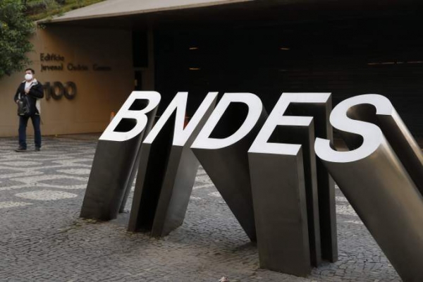 Sindicato começa a pagar beneficiários de ação do BNDES